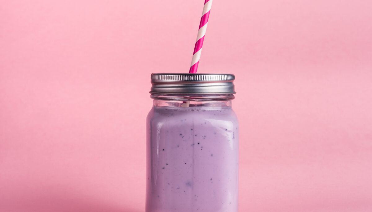Blueberry & ginger synbiotic smoothie | Chuckling Goat