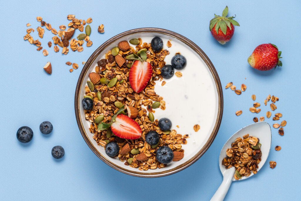 Super-simple yogurt bowl: the perfect meal to support your gut health!