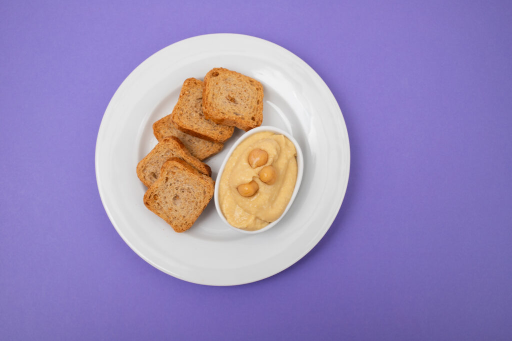 Simple hummus recipe: gut-friendly & delicious!